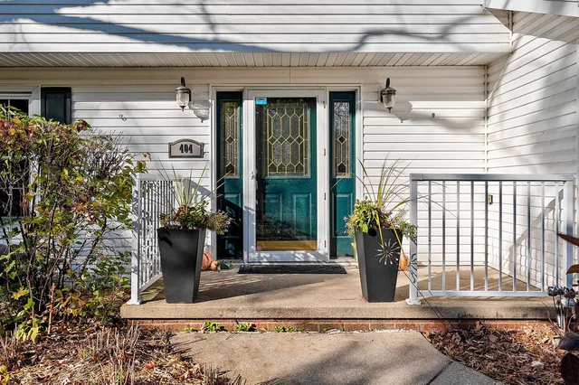 $499,900 | 404 Stonehedge Road, Green Bay, WI 54302