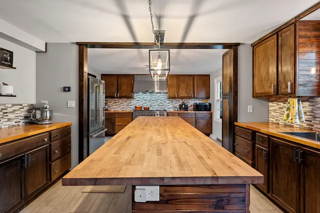 $499,900 | 404 Stonehedge Road, Green Bay, WI 54302