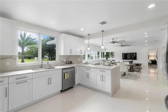 $8,500 | 224 East Acre Drive, Plantation, FL 33317