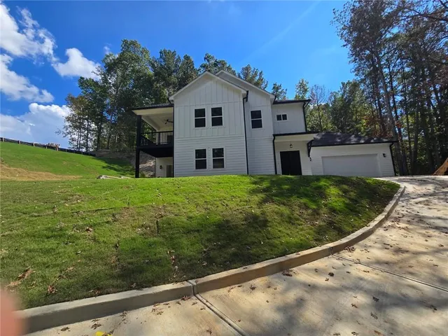 a view of a house with a yard