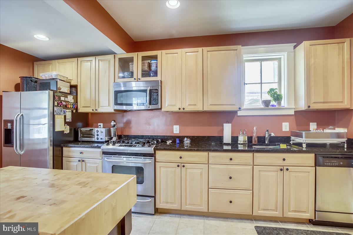 409 Westgate Road Baltimore, MD 21229 - Photo 16 of 30