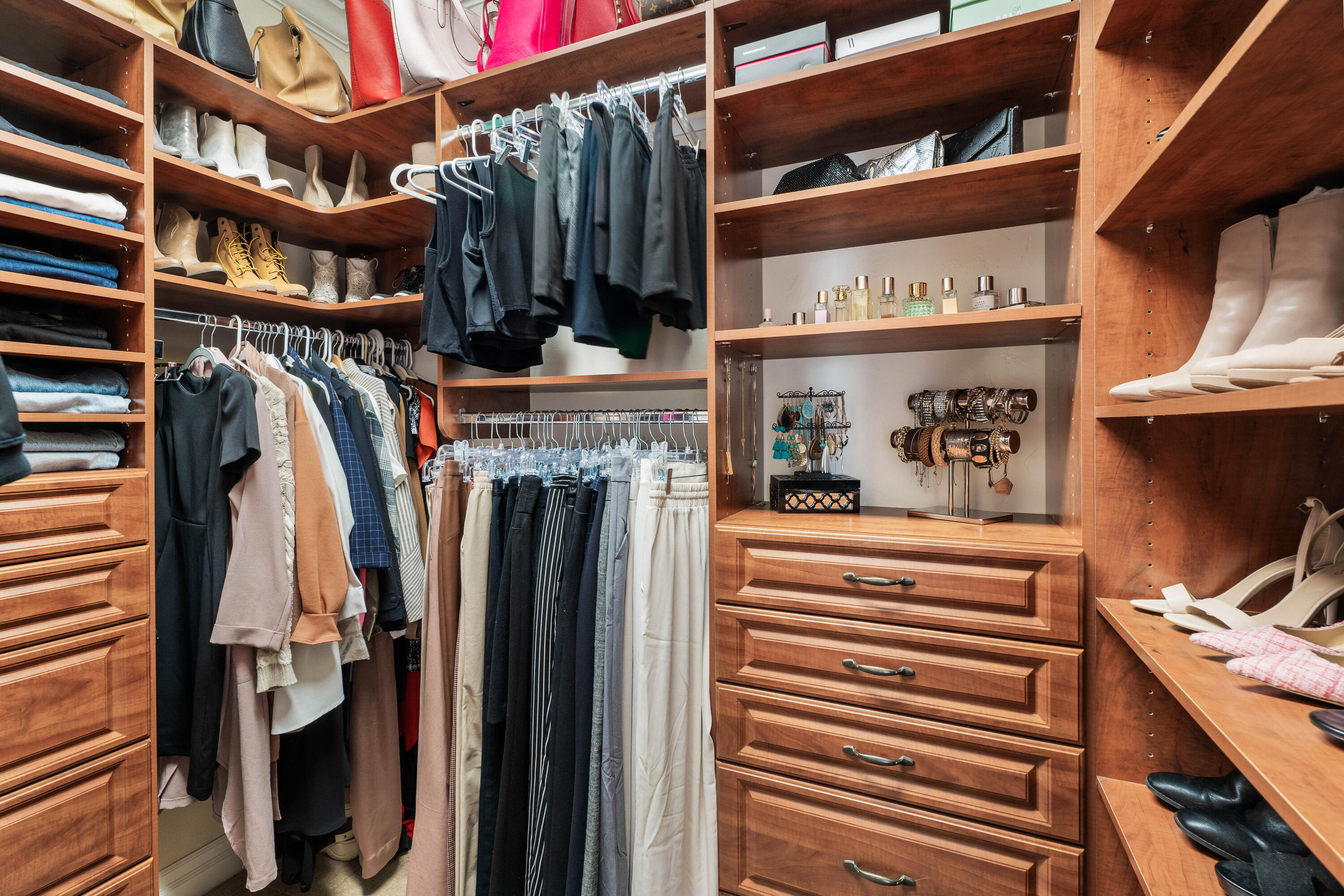 64420 Bailey Road Bend, OR 97703 - Photo 32 of 83 44-Closet