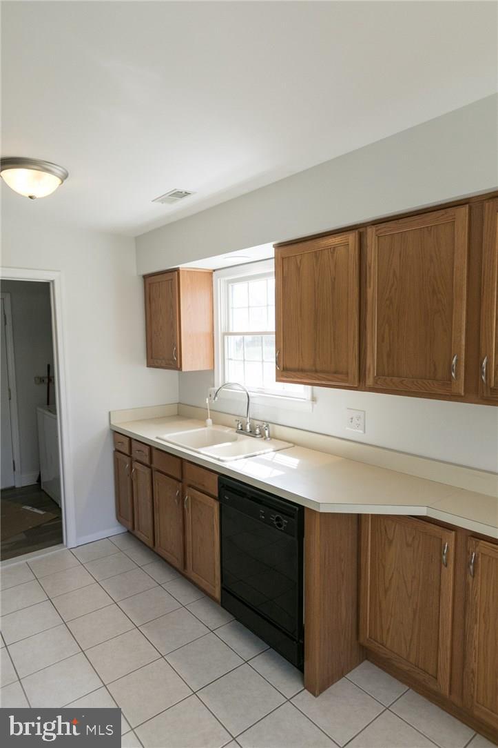 196 Compass Road Manahawkin, NJ 08050 - Photo 11 of 34