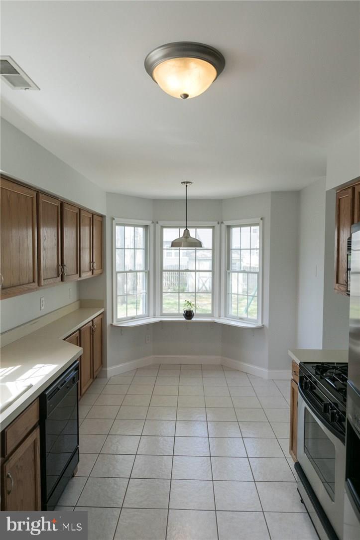 196 Compass Road Manahawkin, NJ 08050 - Photo 12 of 34
