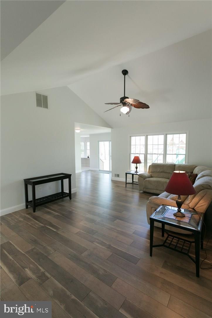 196 Compass Road Manahawkin, NJ 08050 - Photo 3 of 34