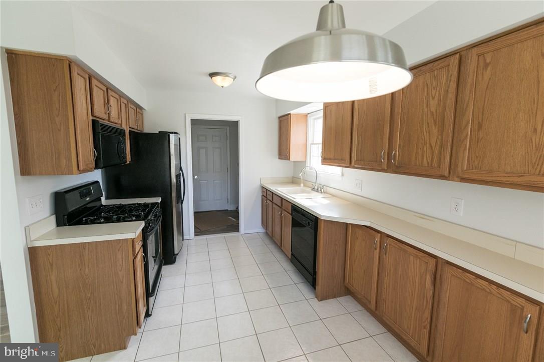 196 Compass Road Manahawkin, NJ 08050 - Photo 9 of 34