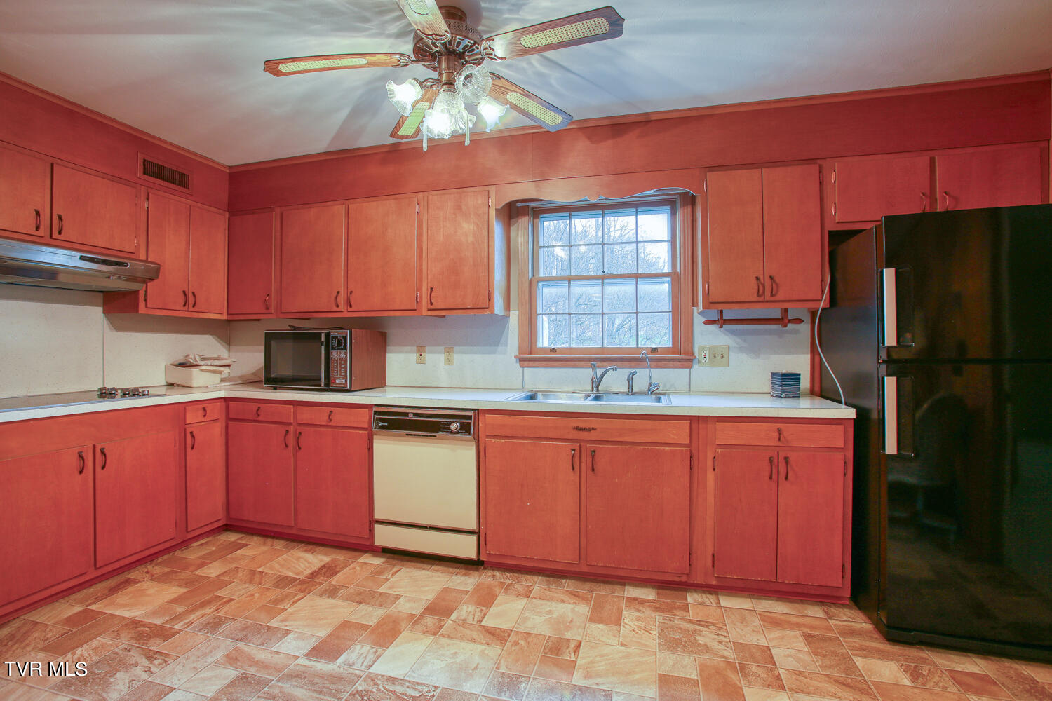 344 Hidden Valley Road Kingsport, TN 37663 - Photo 53 of 107 BG. 344 Hidden Valley MLSb (15 of 58)