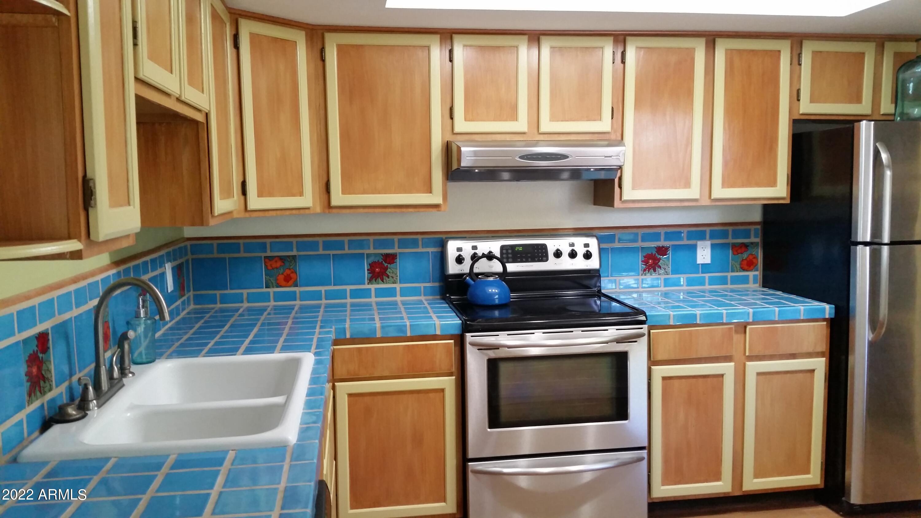 4201 East Camelback Road, Unit 58 Phoenix, AZ 85018 - Photo 6 of 20 Kitchen