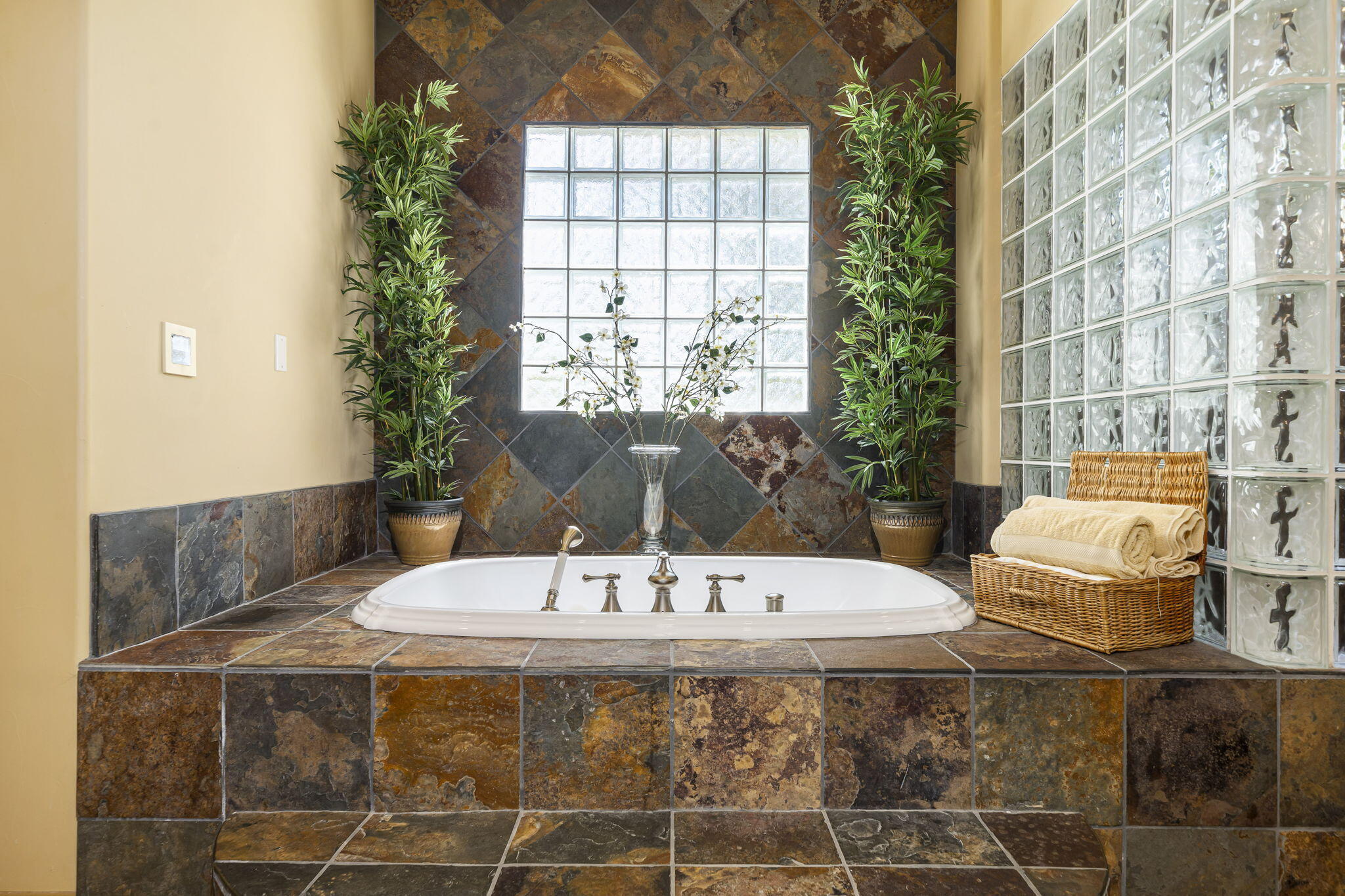 42590 Sandy Bay Road Bermuda Dunes, CA 92203 - Photo 29 of 45 a view of a dining room with a table and chairs