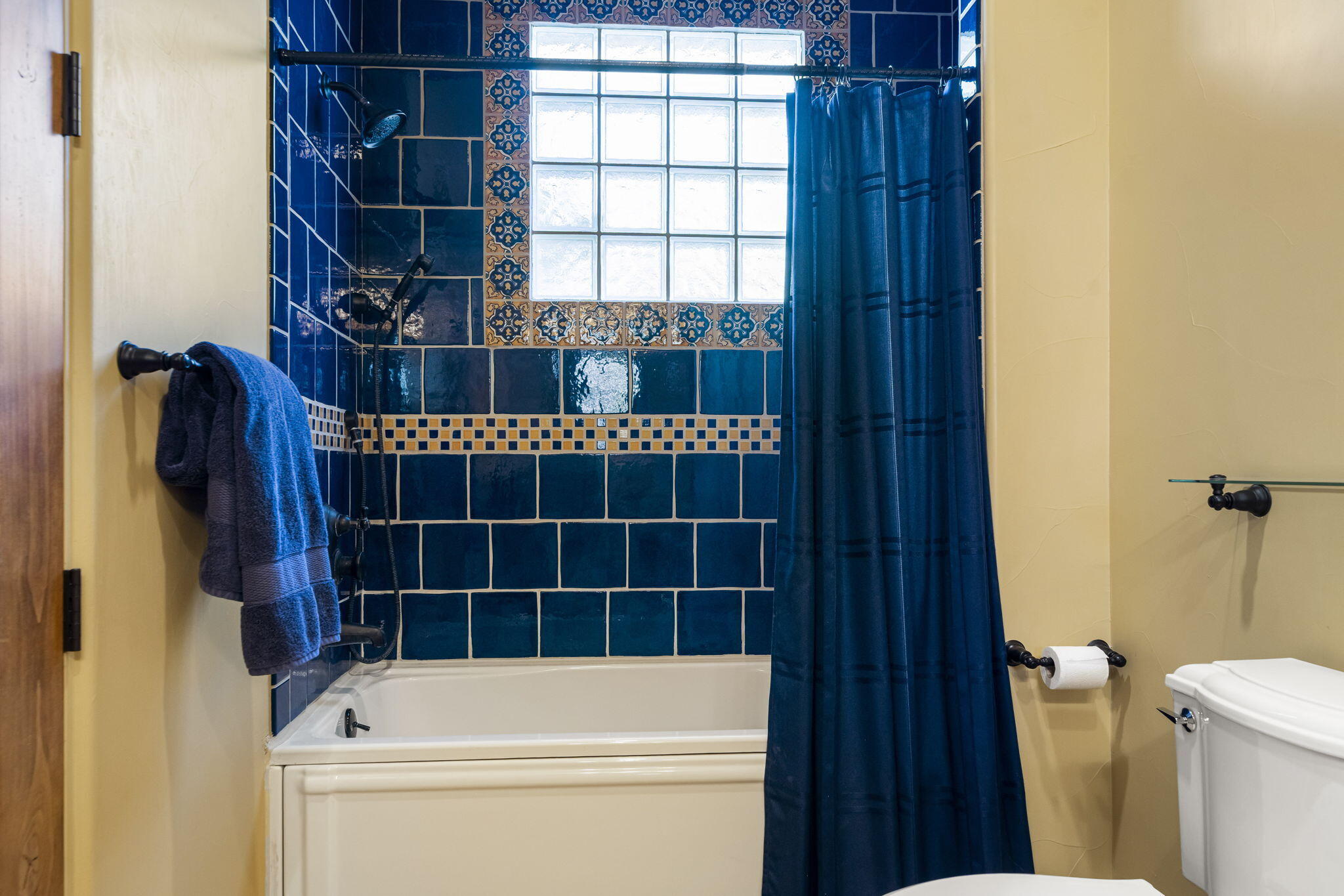 42590 Sandy Bay Road Bermuda Dunes, CA 92203 - Photo 38 of 45 a bathroom with a shower and a toilet