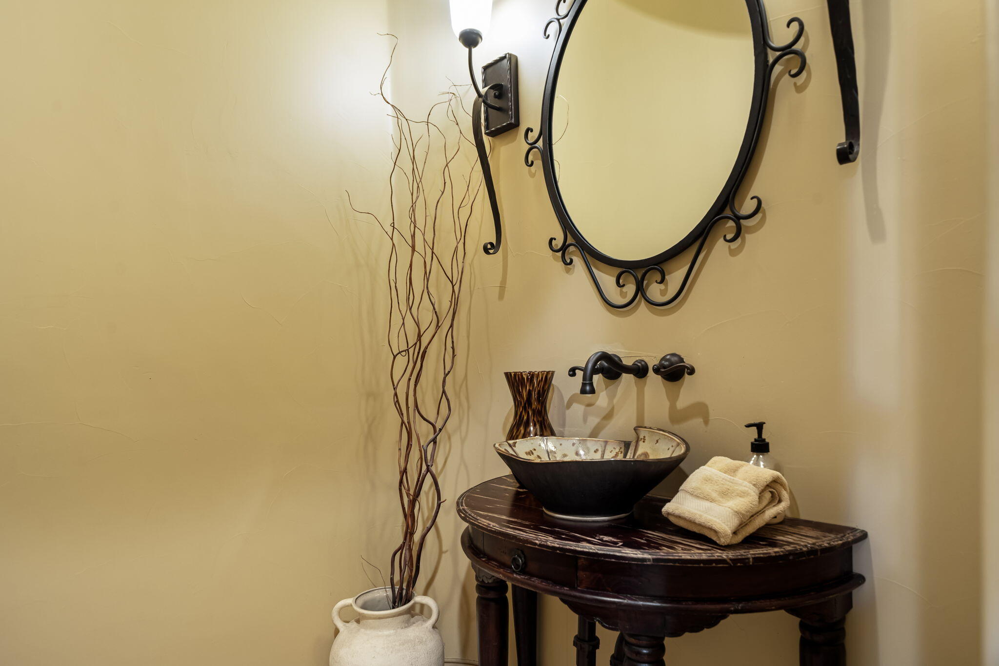 42590 Sandy Bay Road Bermuda Dunes, CA 92203 - Photo 39 of 45 a table with wooden floor and a mirror