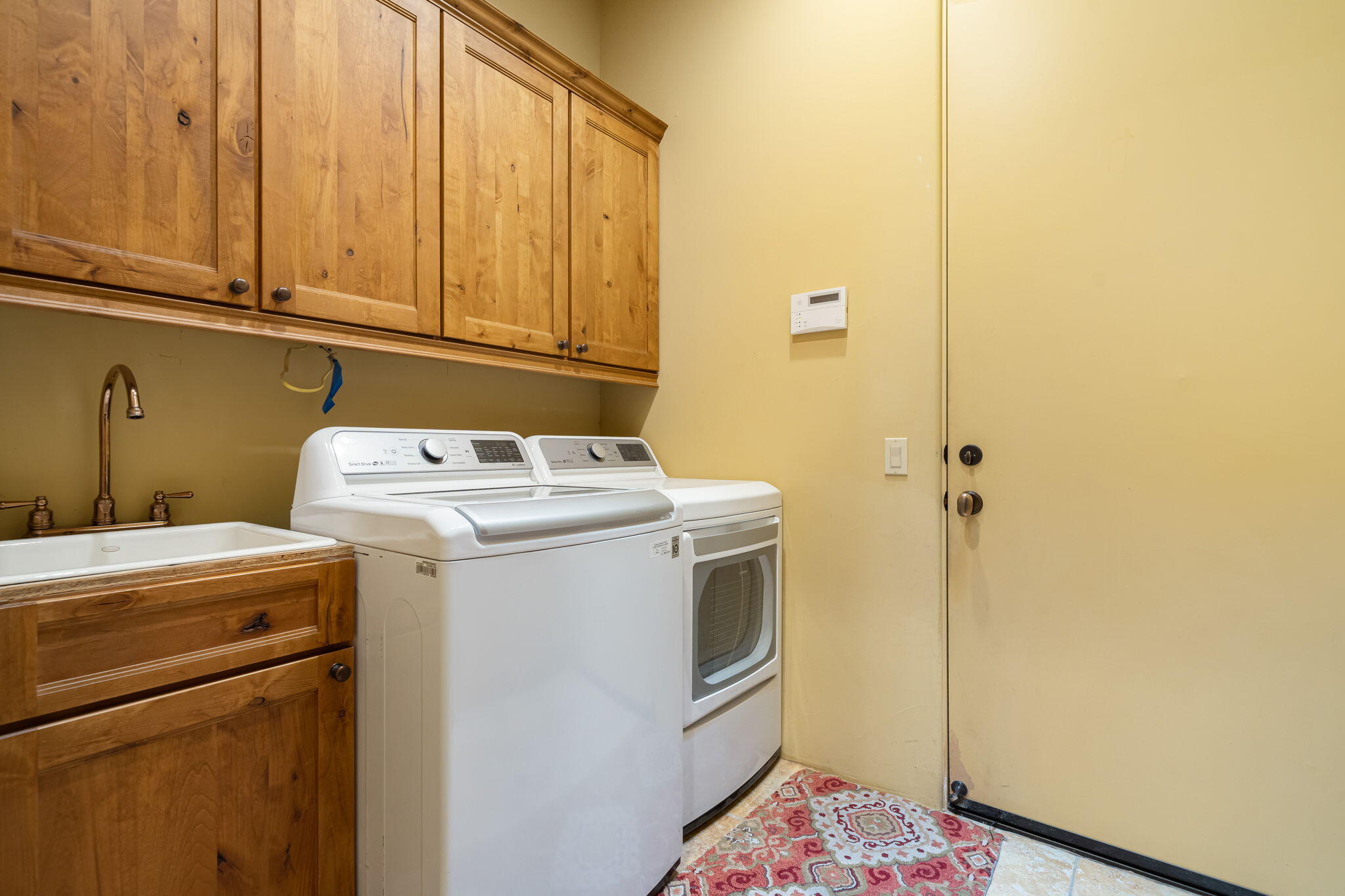 42590 Sandy Bay Road Bermuda Dunes, CA 92203 - Photo 40 of 45 a utility room with dryer and washer