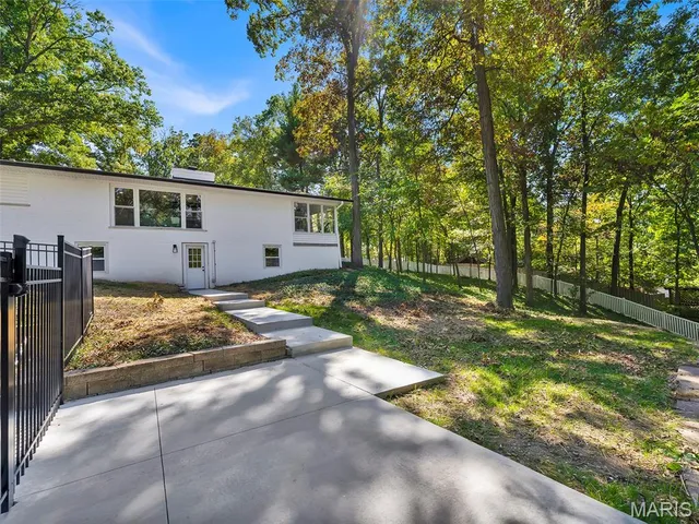 $629,000 | 18 Oak Forest Drive, St. Charles, MO 63303