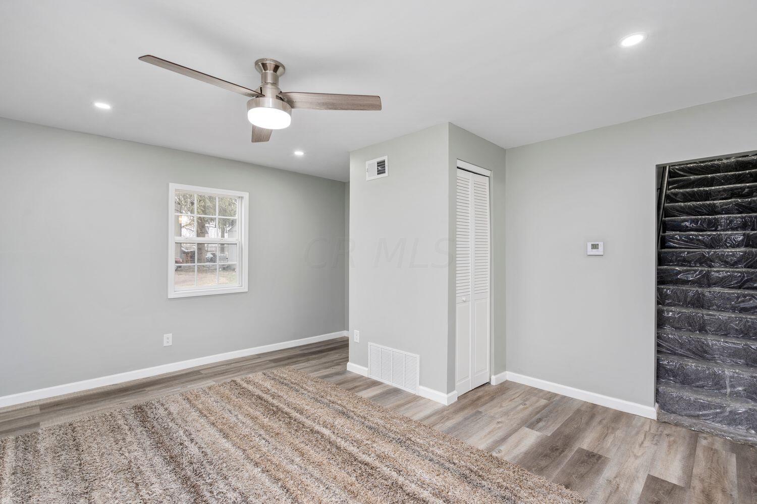 244 North Swain Avenue La Rue, OH 43332 - Photo 6 of 23 Living Room