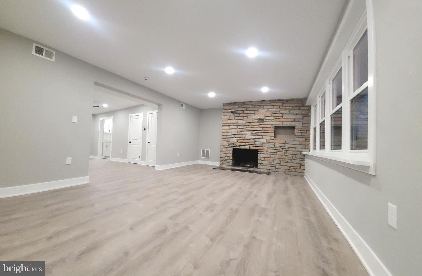 602 Paxon Hollow Road Broomall, PA 19008 - Photo 4 of 18