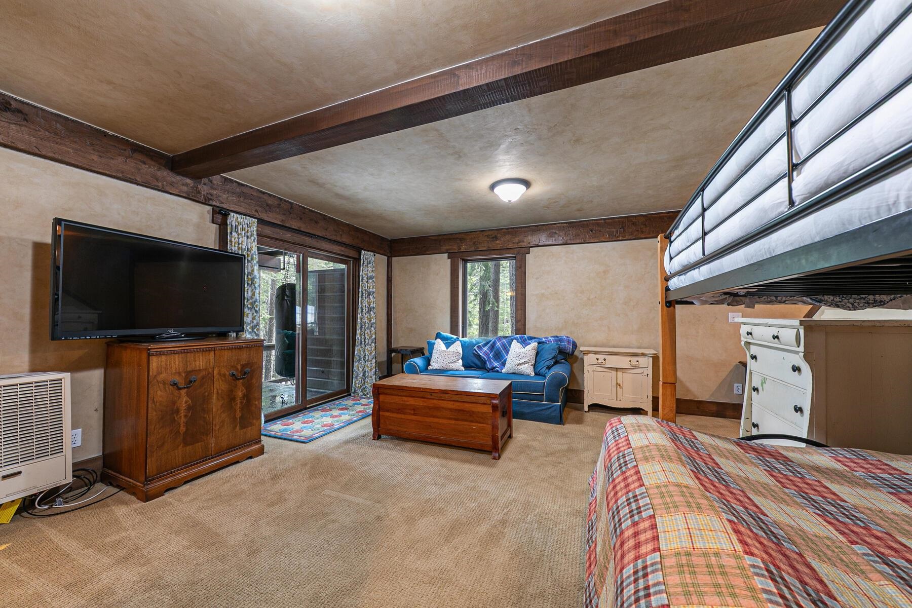 12209 Greenleaf Way Truckee, CA 96161 - Photo 23 of 28 a living room with furniture and a flat screen tv