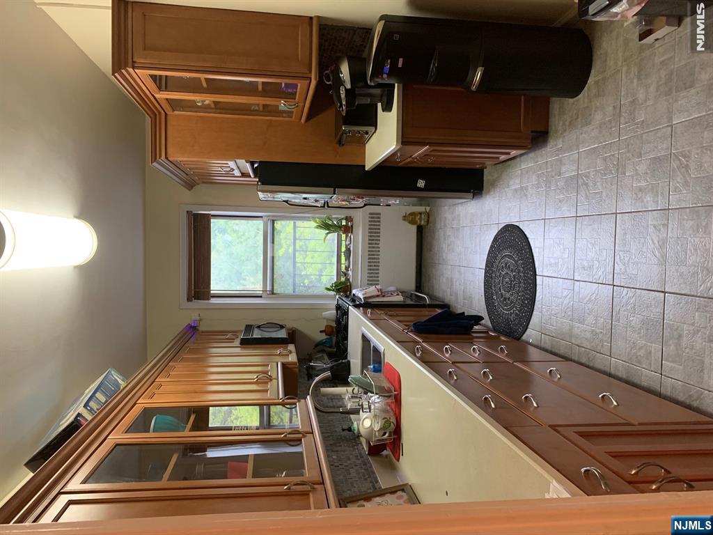 985 Teaneck Road, Unit 3K Teaneck, NJ 07666 - Photo 3 of 8