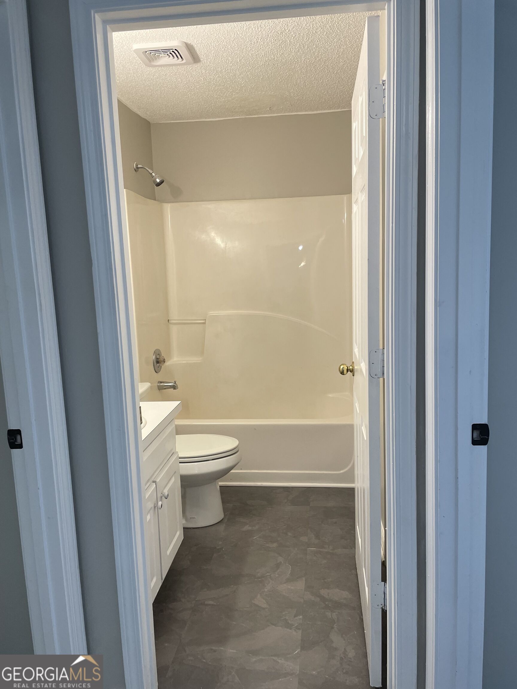364 Lokey's Ridge Road Bethlehem, GA 30620 - Photo 9 of 13 Hall bathroom has new flooring