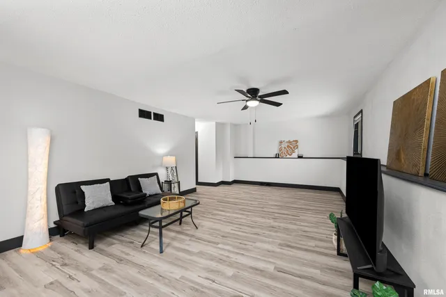 $555,000 | 2400 24th Street, Rock Island, IL 61201