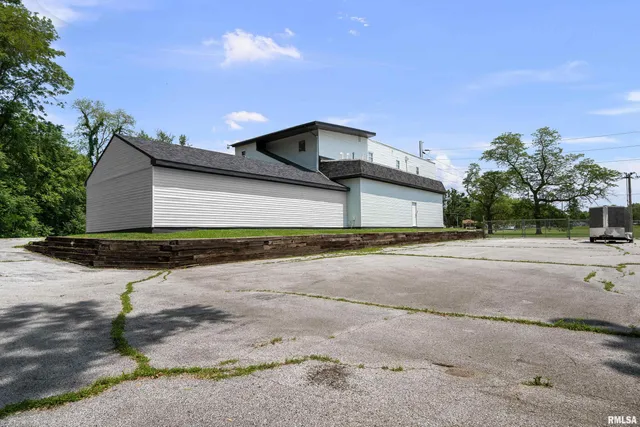 $555,000 | 2400 24th Street, Rock Island, IL 61201