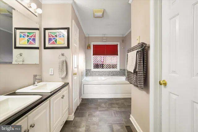 $499,900 | 275 Gap Road, Linden, VA 22642