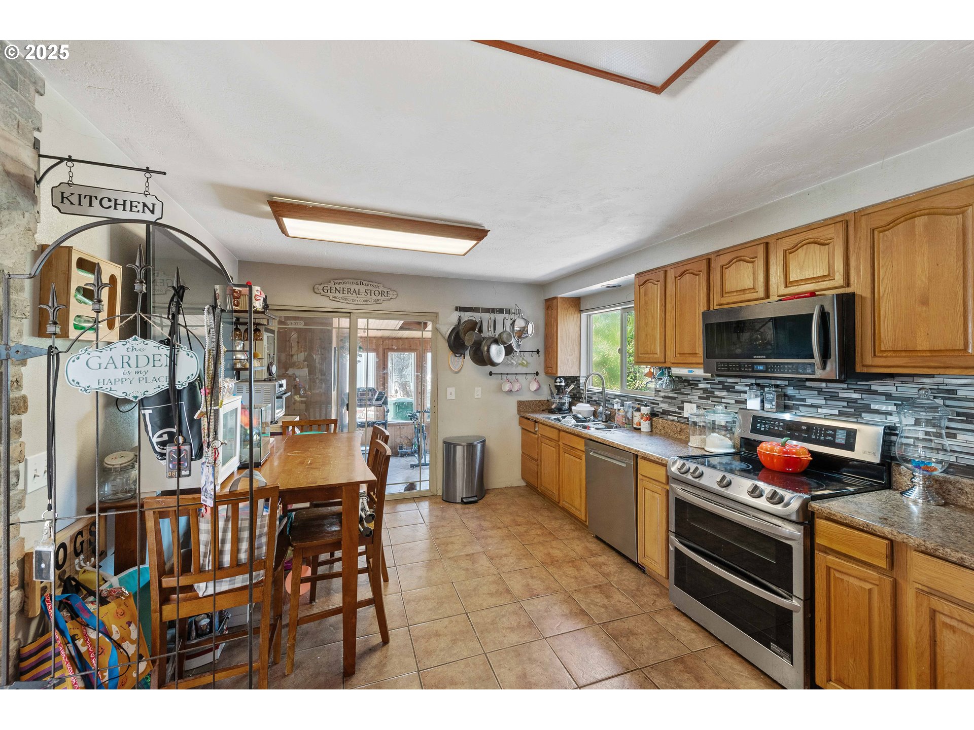 760 O'Connell Street North Bend, OR 97459 - Photo 12 of 35