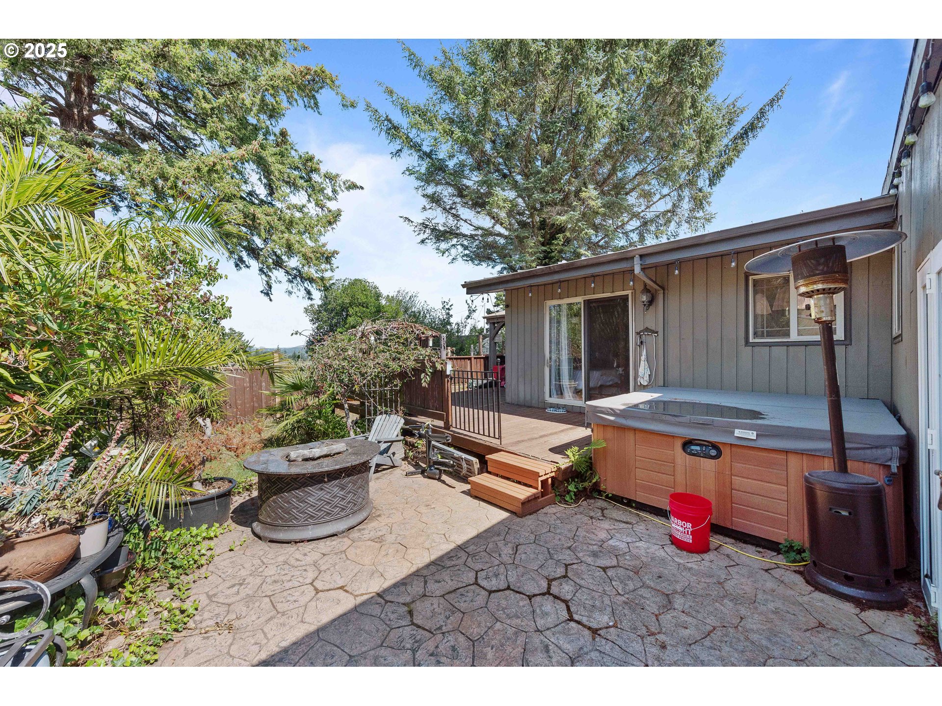 760 O'Connell Street North Bend, OR 97459 - Photo 23 of 35