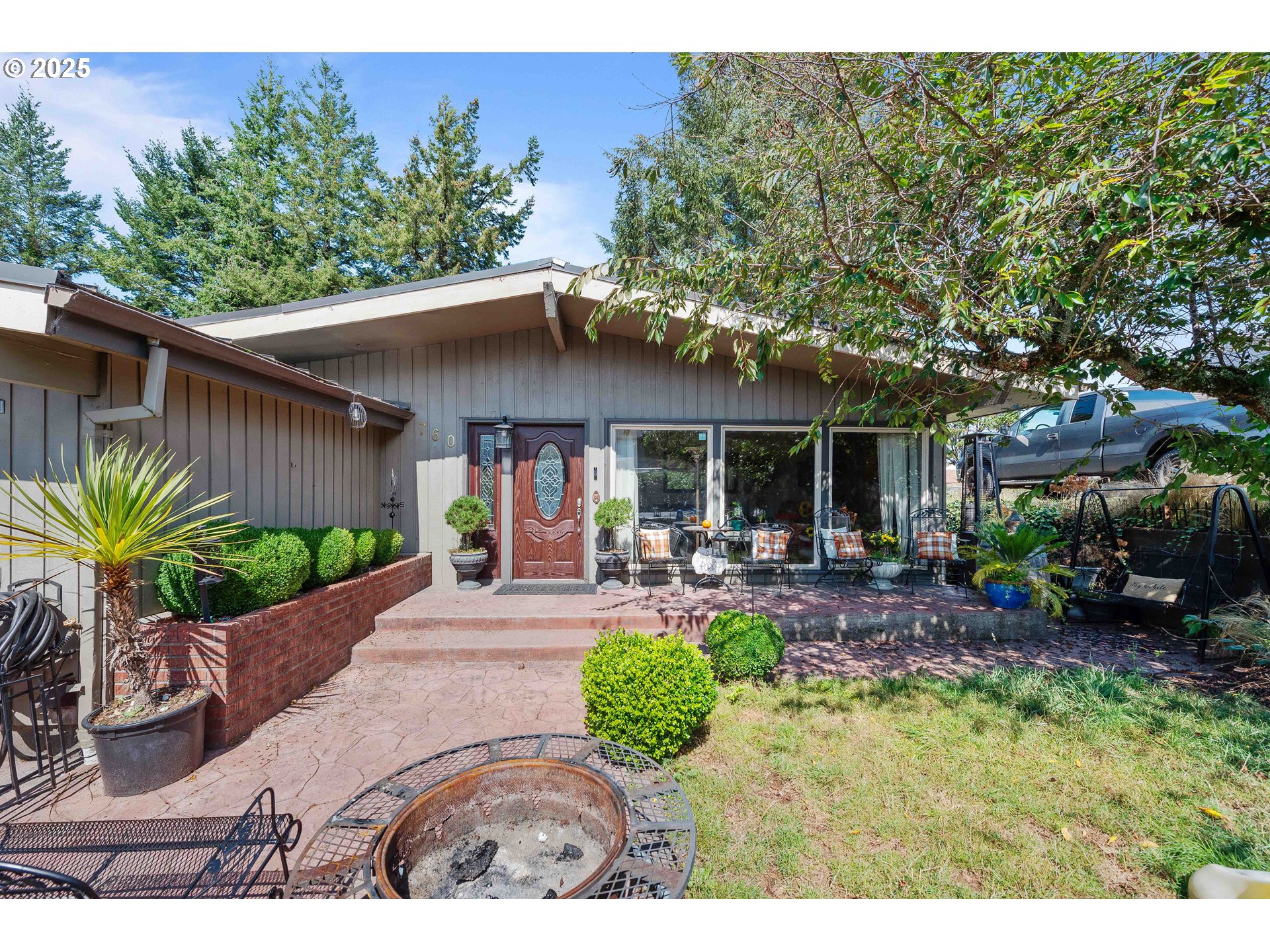 760 O'Connell Street North Bend, OR 97459 - Photo 3 of 35