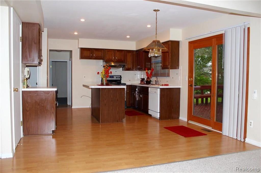 960 Downhill Lane Rochester Hills, MI 48307 - Photo 6 of 29