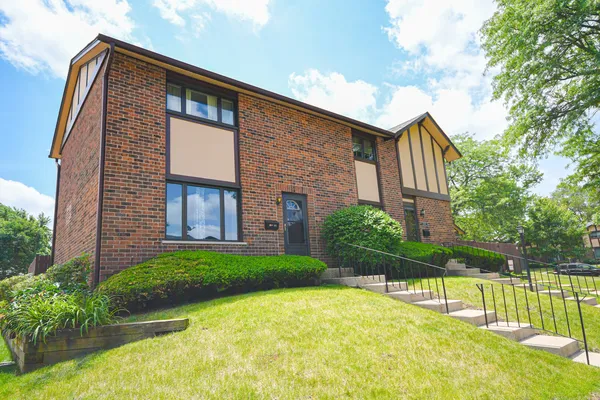 $237,000 | 18W177 Lowell Lane, Villa Park, IL 60181