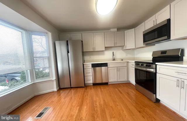 $3,200 | 7353 Crestleigh Circle, Alexandria, VA 22315