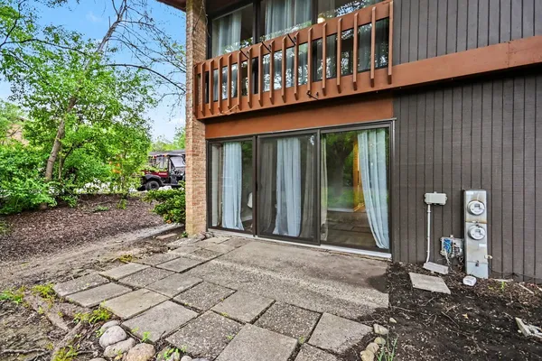$254,900 | 5945 Meadow Drive, Lisle, IL 60532