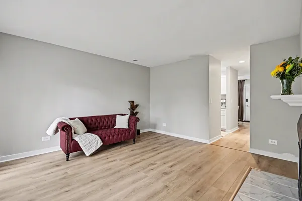$254,900 | 5945 Meadow Drive, Lisle, IL 60532