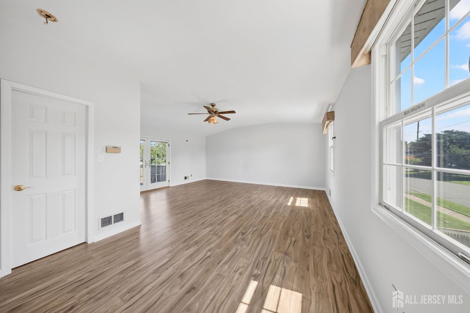647 Cook Avenue Middlesex, NJ 08846 - Photo 14 of 33 Gallery Image 14