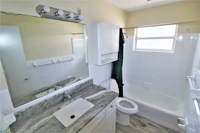 $1,999 | 1935 Edgewater Drive, Sarasota, FL 34234