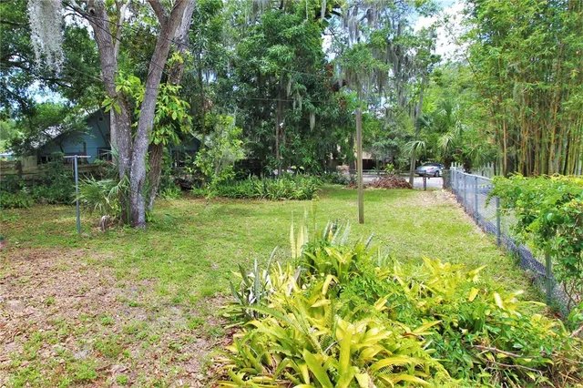 $1,999 | 1935 Edgewater Drive, Sarasota, FL 34234