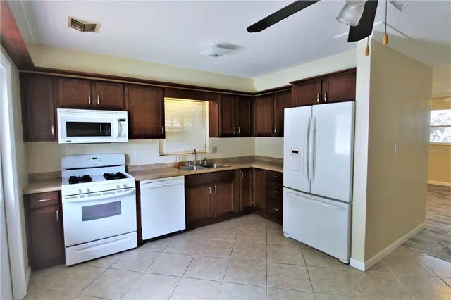 $1,999 | 1935 Edgewater Drive, Sarasota, FL 34234