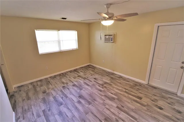 $1,999 | 1935 Edgewater Drive, Sarasota, FL 34234