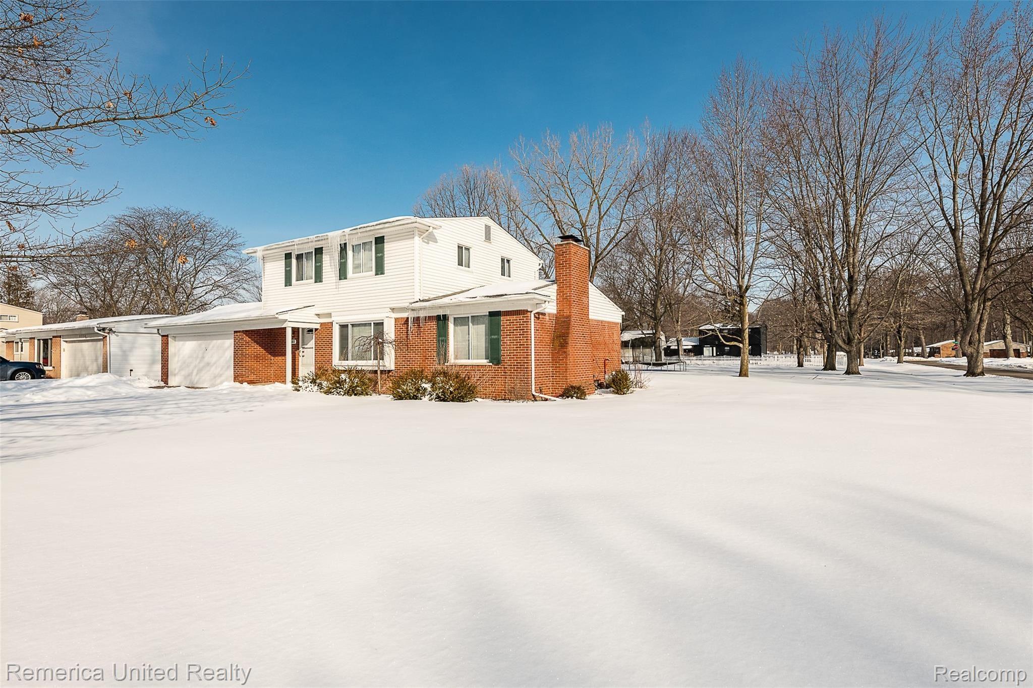 8216 Concord Road Grosse Ile, MI 48138 - Photo 2 of 36 DSC_6830.jpg