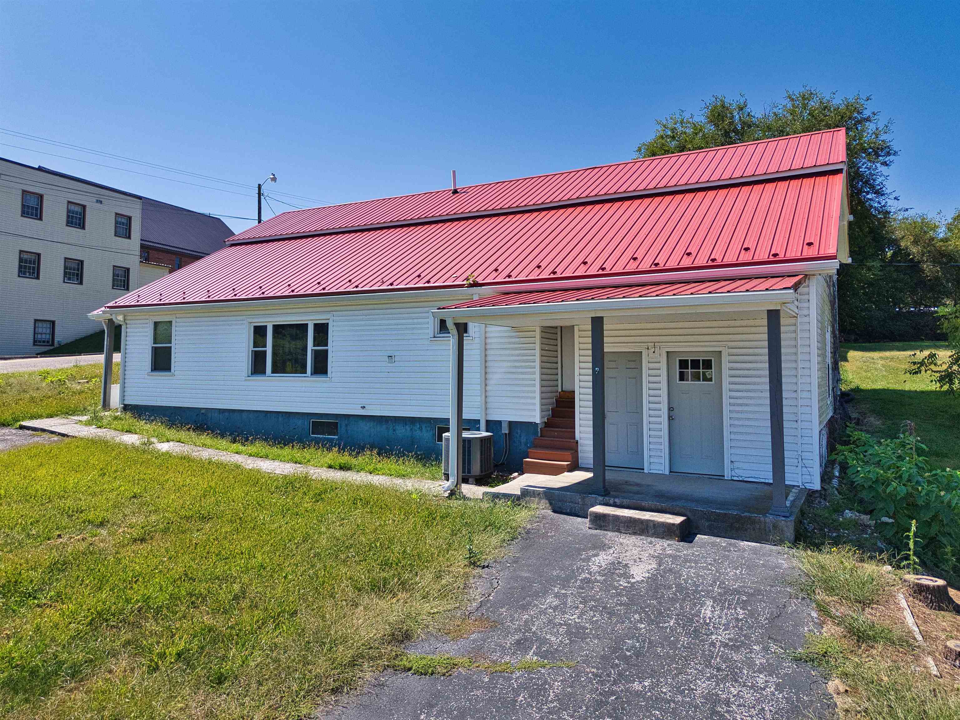 140 Newbern Road Dublin, VA 24084 - Photo 3 of 60 Gallery Image 3