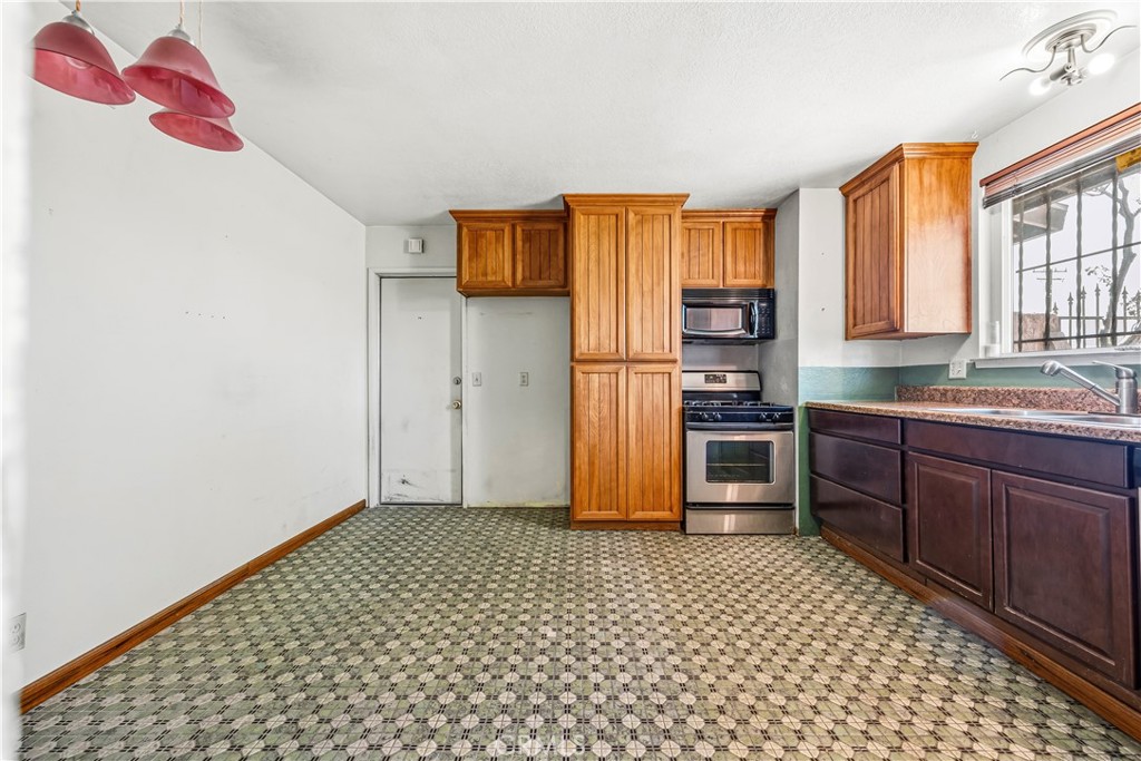11273 Hesperia Road Hesperia, CA 92345 - Photo 7 of 42 Gallery Image 7