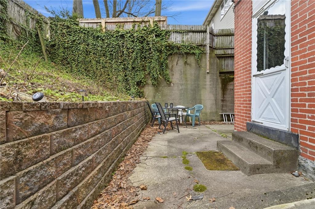 633 Gettysburg Street Pittsburgh, PA 15206 - Photo 14 of 32 a view of a yard with chairs