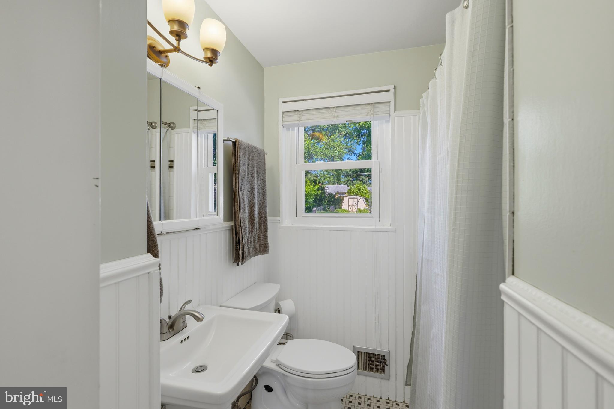 10319 Greentop Road Cockeysville, MD 21030 - Photo 12 of 28 Main Level - Full Hall Bath