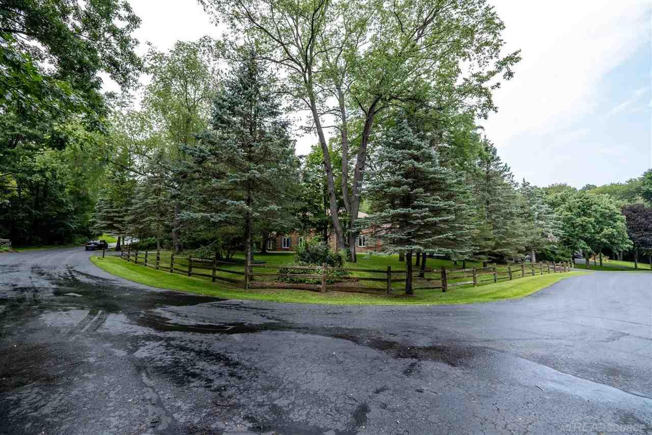 5645 Oak Bluff Road Rochester, MI 48306 - Photo 8 of 58 50052453-7.JPG
