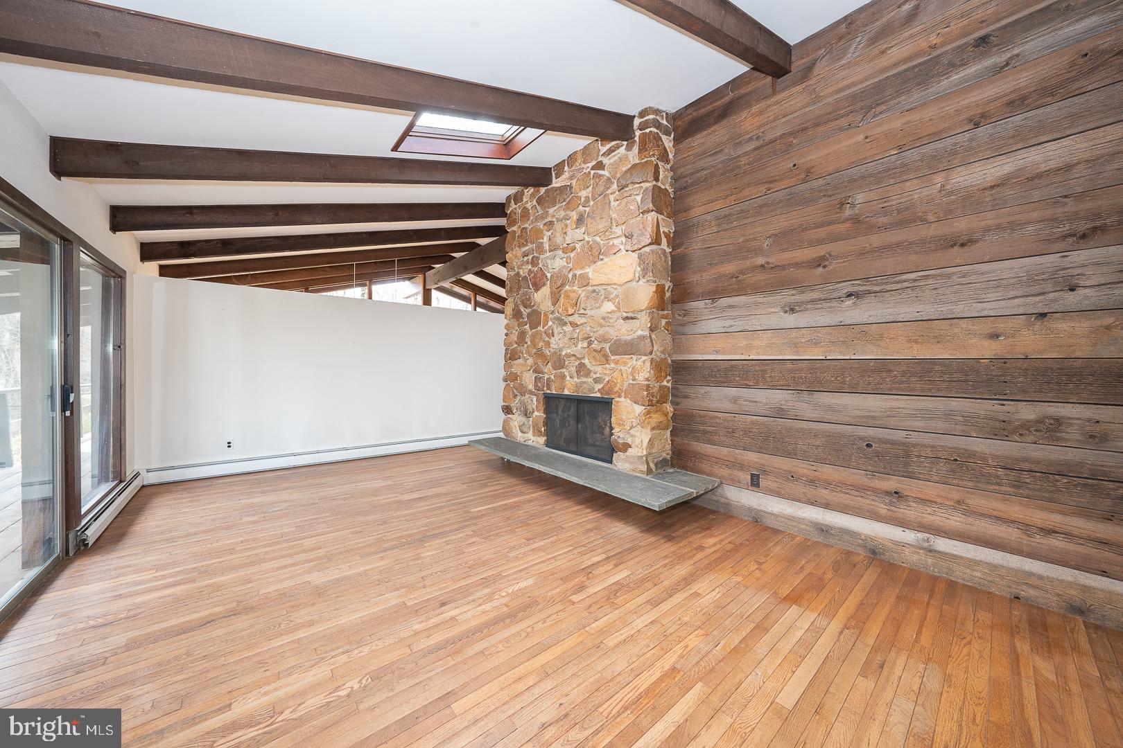 759 Hedges Lane Wayne, PA 19087 - Photo 17 of 60 Living room
