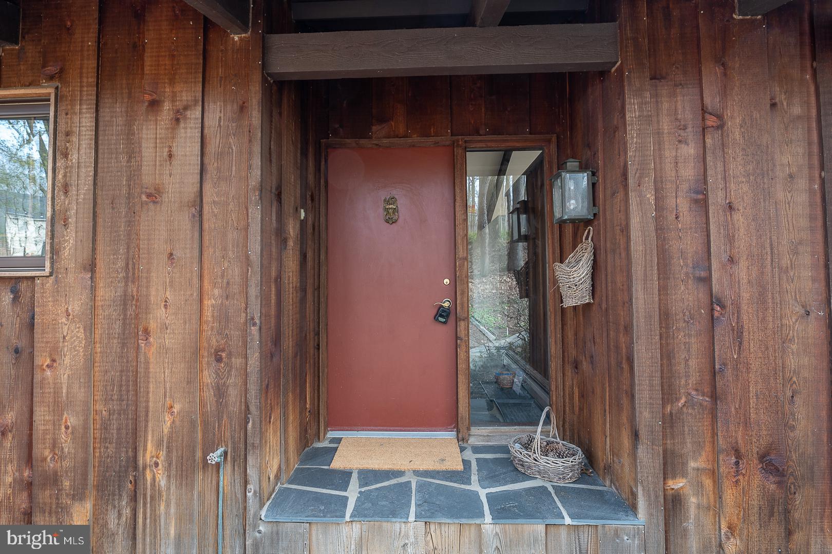 759 Hedges Lane Wayne, PA 19087 - Photo 3 of 60 Front entryway