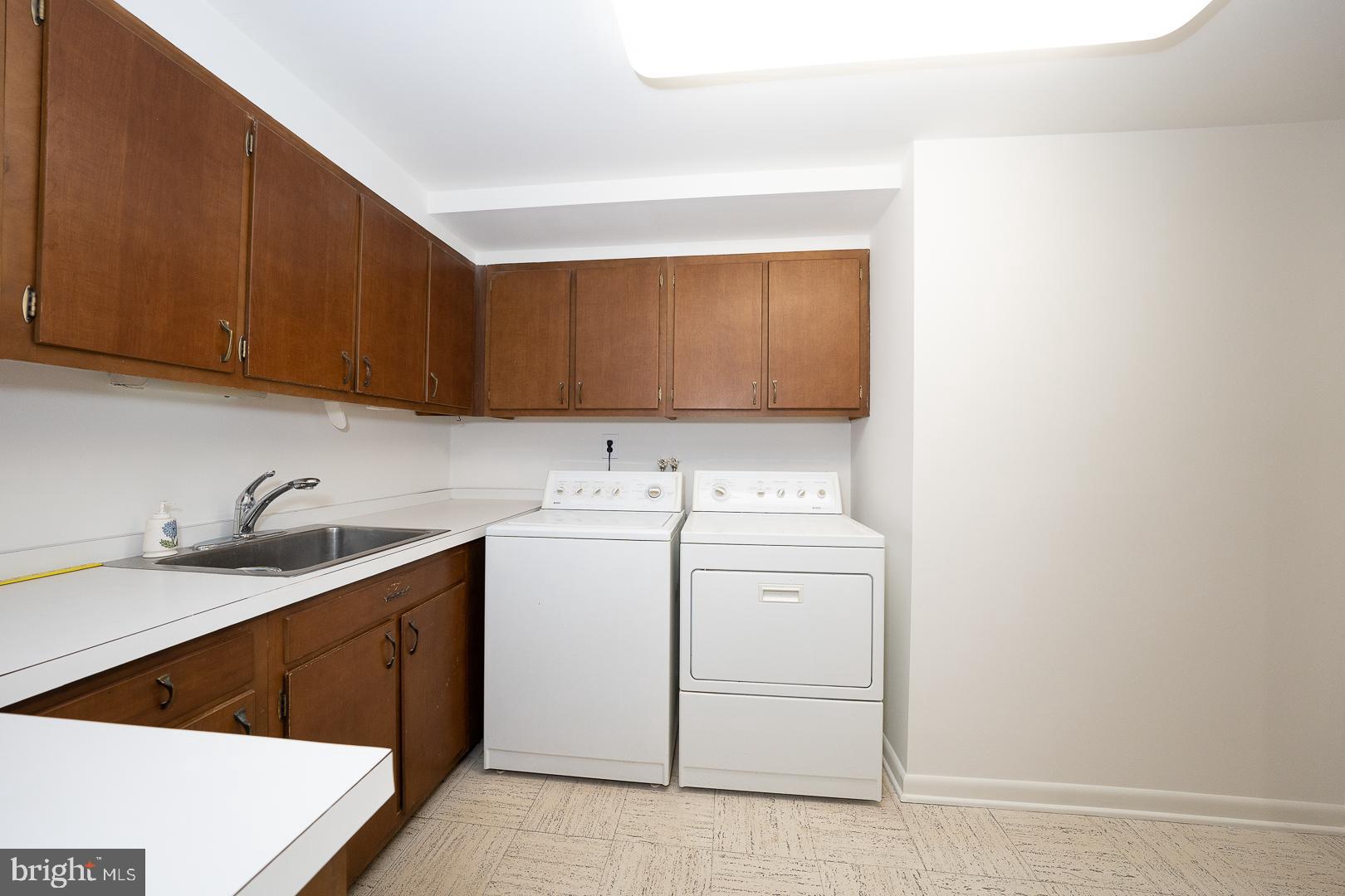 759 Hedges Lane Wayne, PA 19087 - Photo 36 of 60 Laundry room