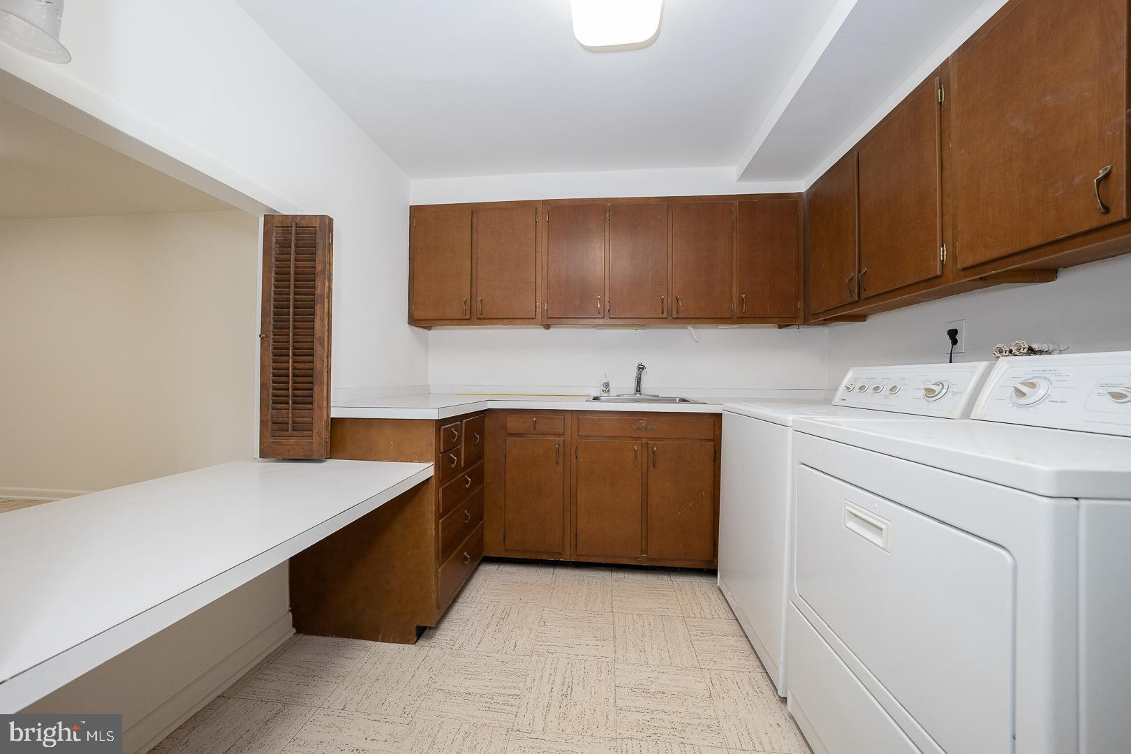 759 Hedges Lane Wayne, PA 19087 - Photo 37 of 60 Laundry with storage