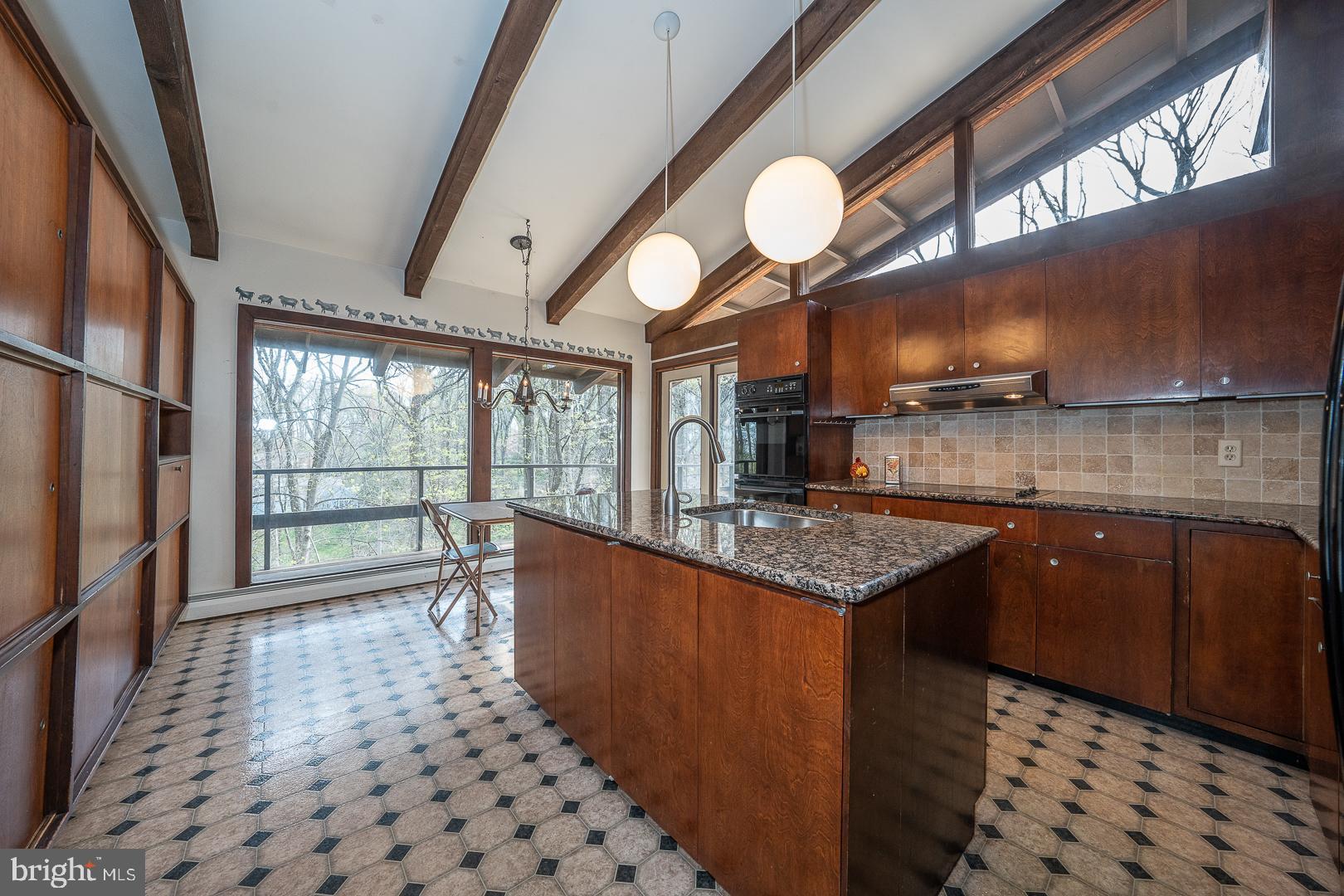 759 Hedges Lane Wayne, PA 19087 - Photo 8 of 60 Kitchen with granite tops