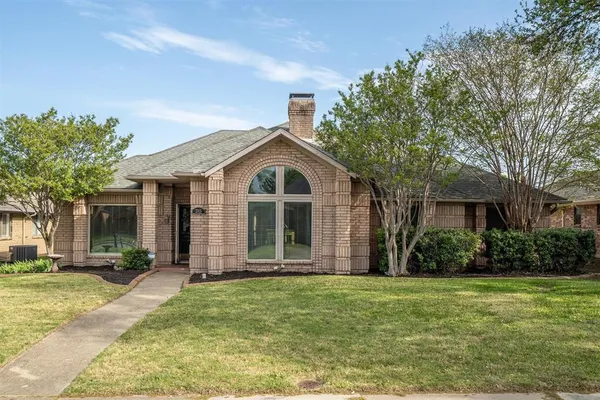 $425,000 | 2315 Stone Glen Lane, Carrollton, TX 75007